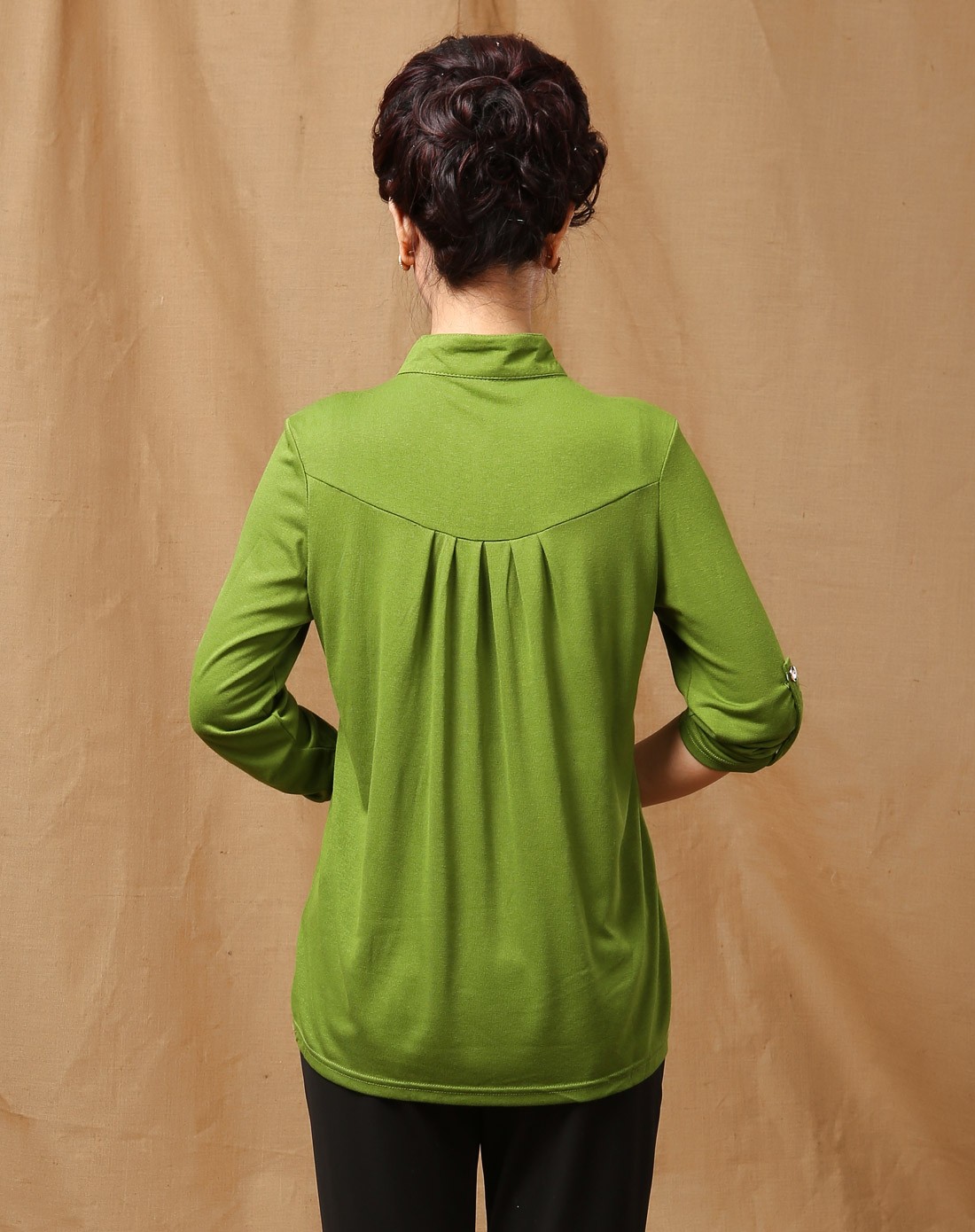 深草绿色绣花立领长袖上衣