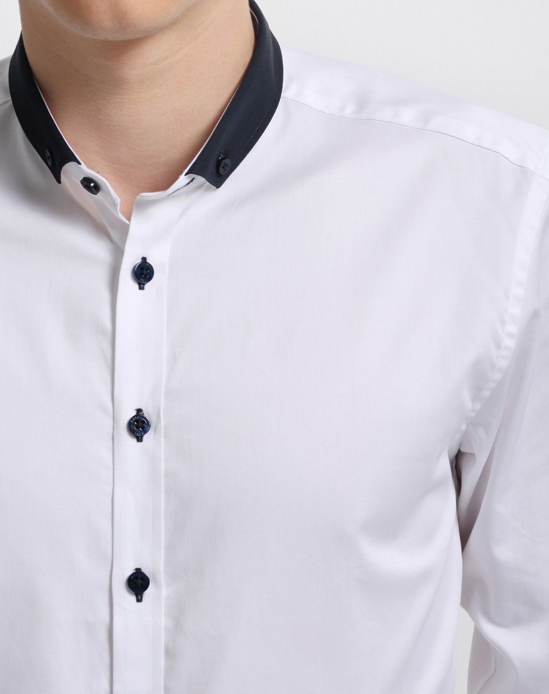 白色天然精梳棉撞色领长袖衬衫