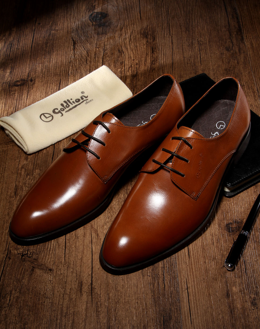 浅棕色水牛皮复古绅士皮鞋