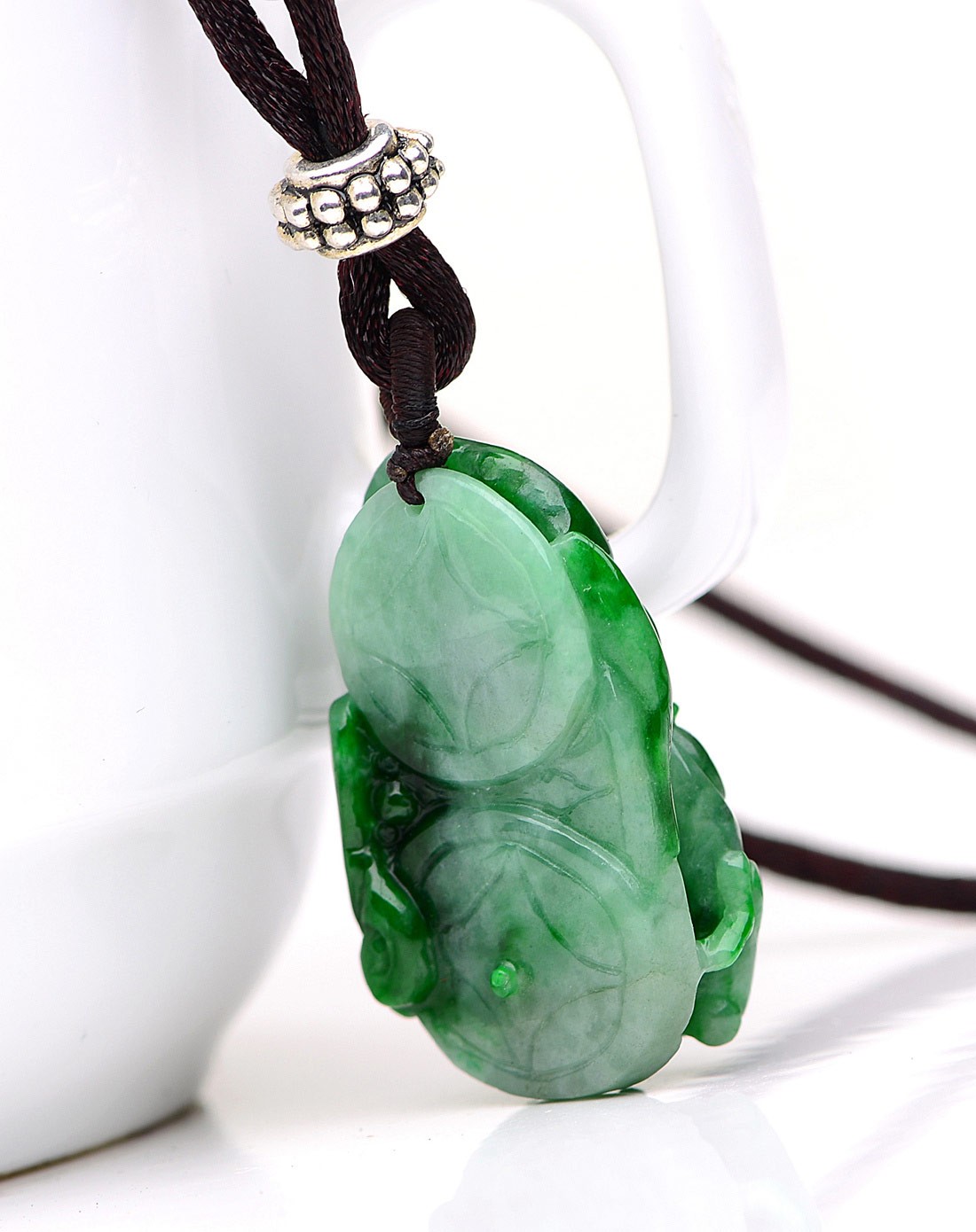 a货翡翠冰种阳绿满眼出人头地吊坠