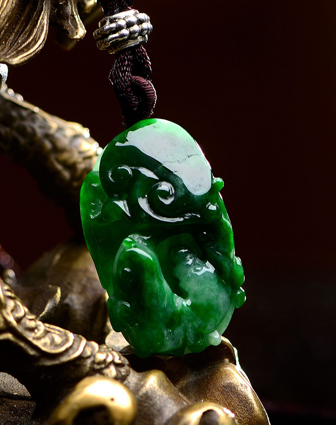 a货翡翠冰种阳绿满眼出人头地吊坠