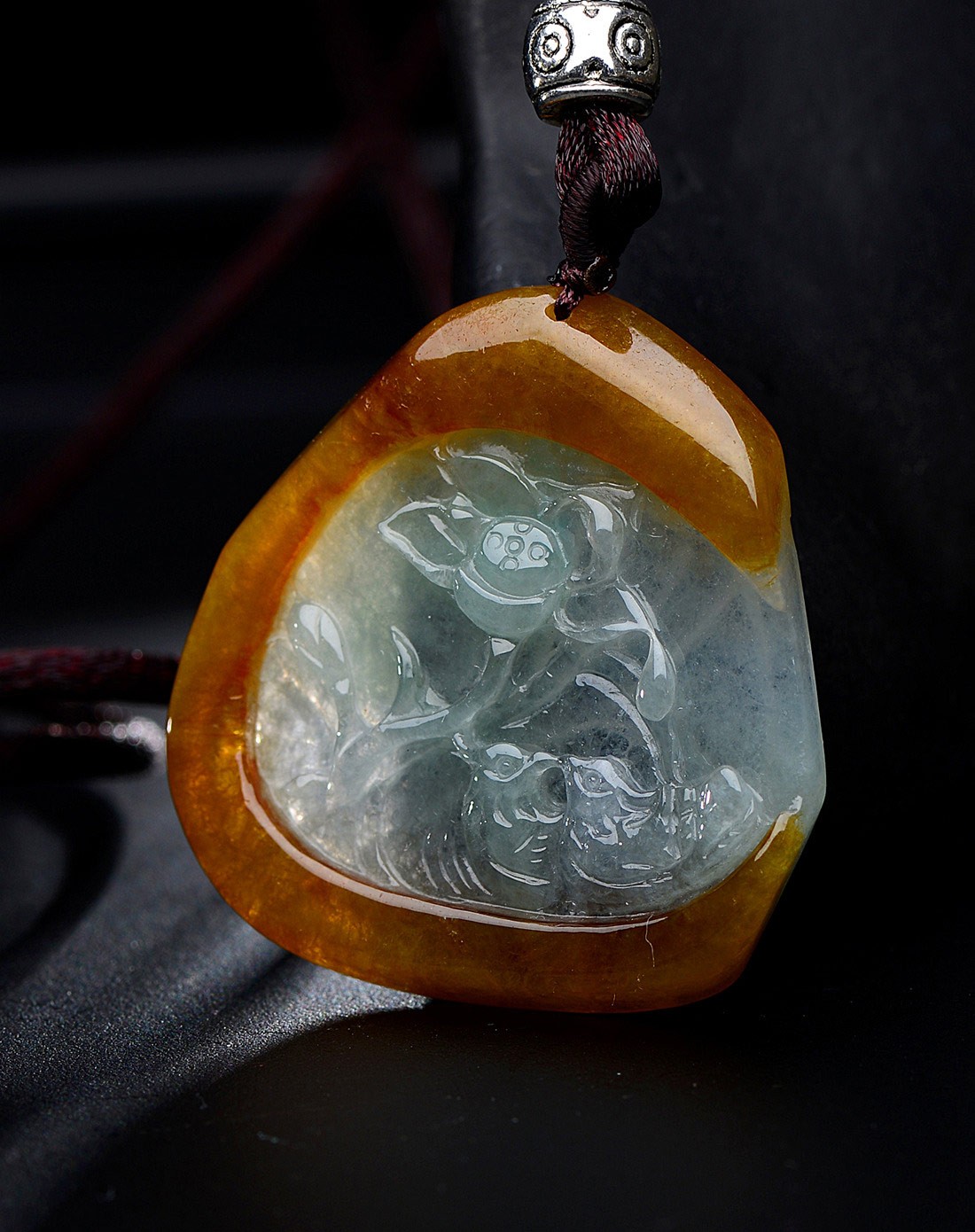 a货翡翠冰种黄翡巧雕和和美美吊坠