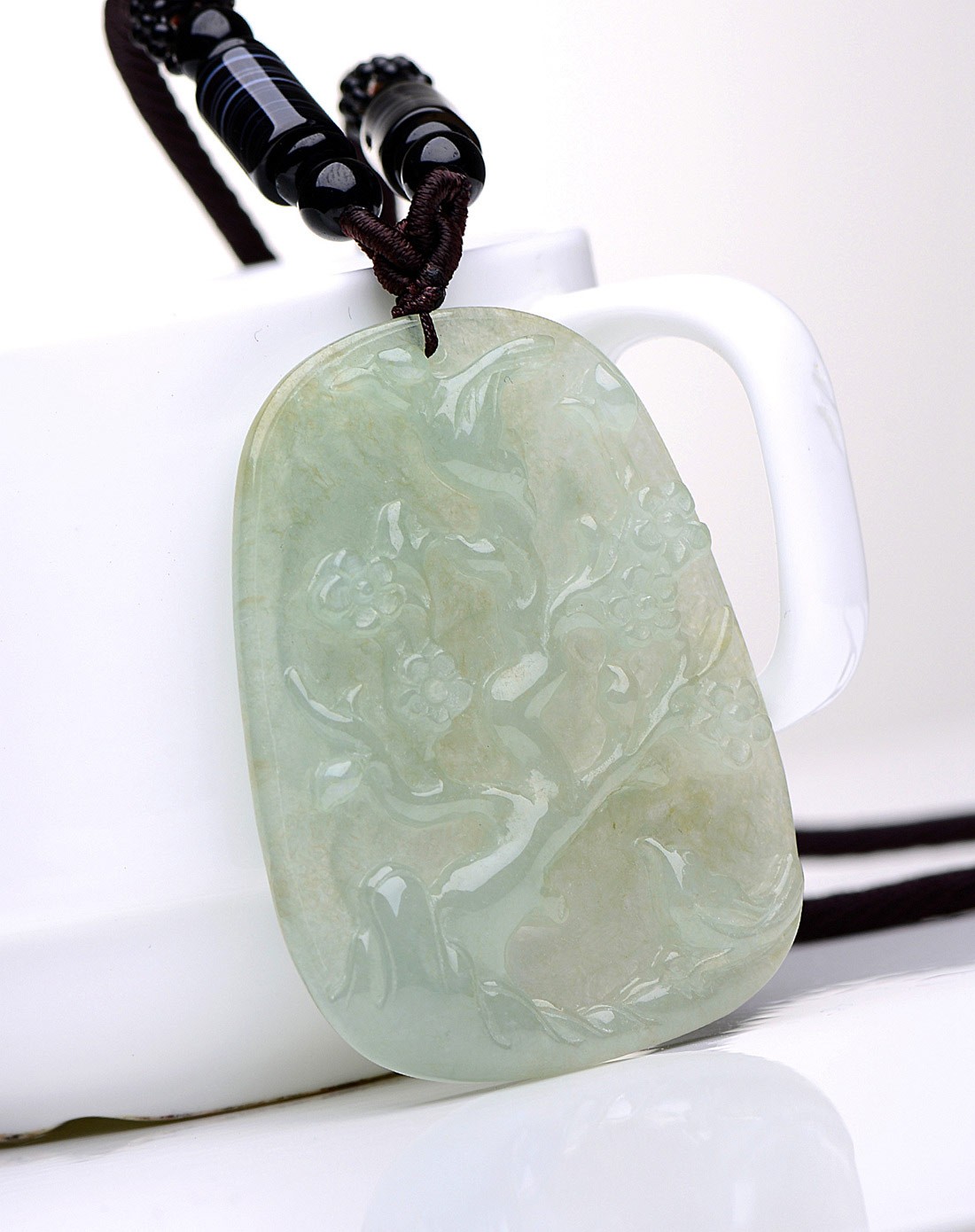 a货翡翠冰种浅绿喜上眉梢吊坠