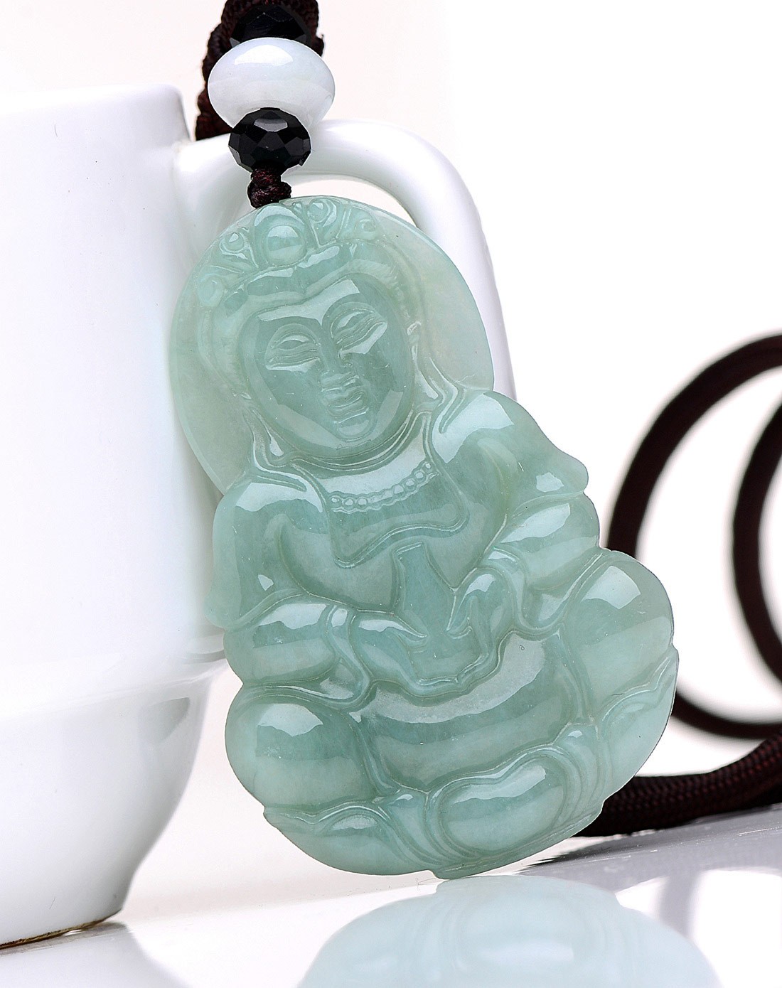 a货翡翠糯种浅绿自在观音吊坠