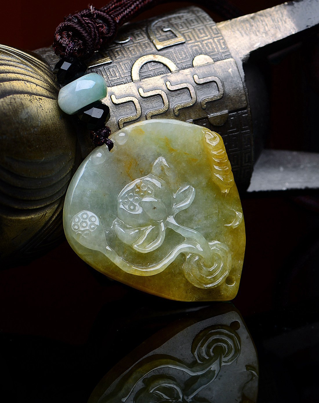 a货翡翠糯冰种黄翡一品清廉吊坠