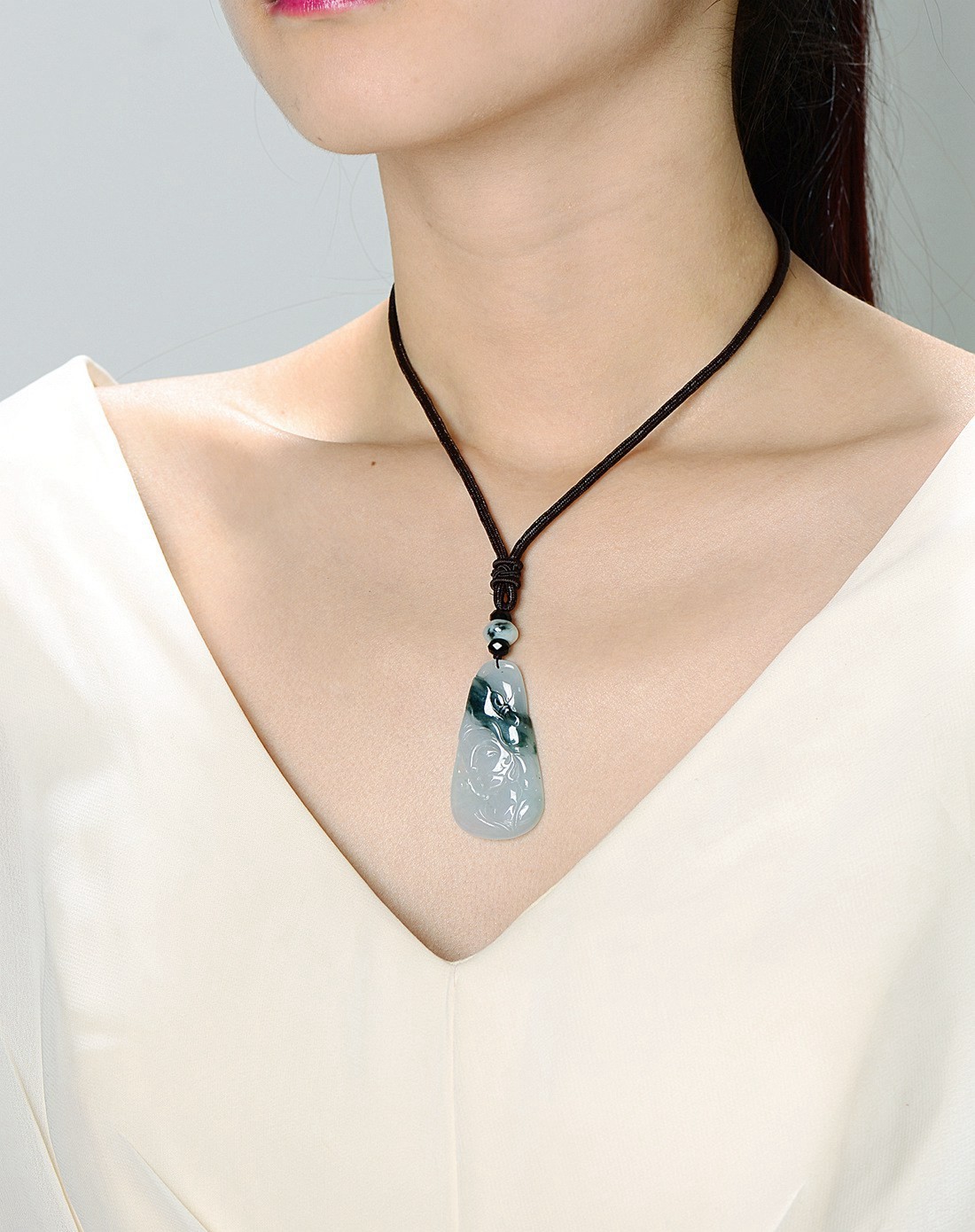 a货翡翠冰糯种飘花美女图吊坠