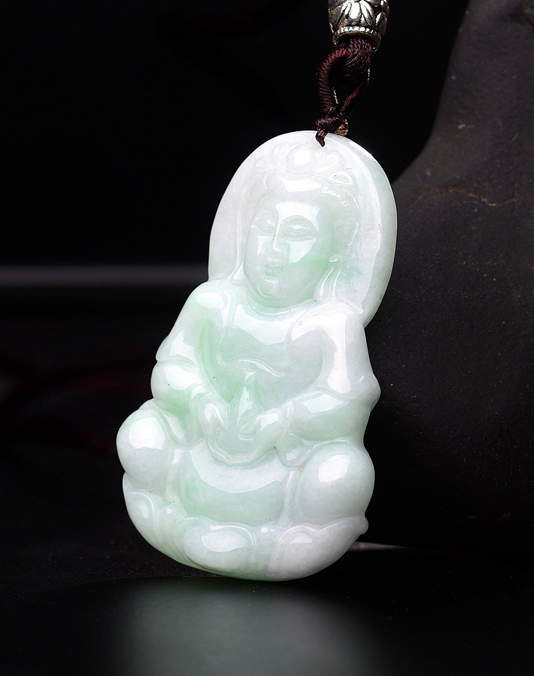 a货翡翠豆种浅绿观音赐福吊坠