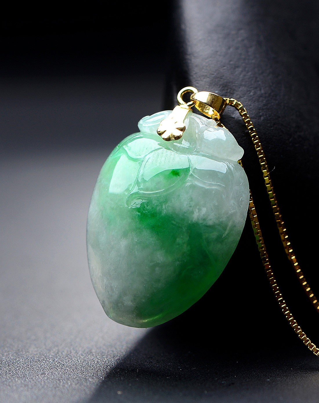 18k金镶a货翡翠冰种水润飘阳翠福桃吊坠