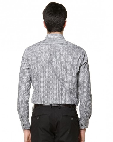 浅灰色稳重印纹长袖衬衫