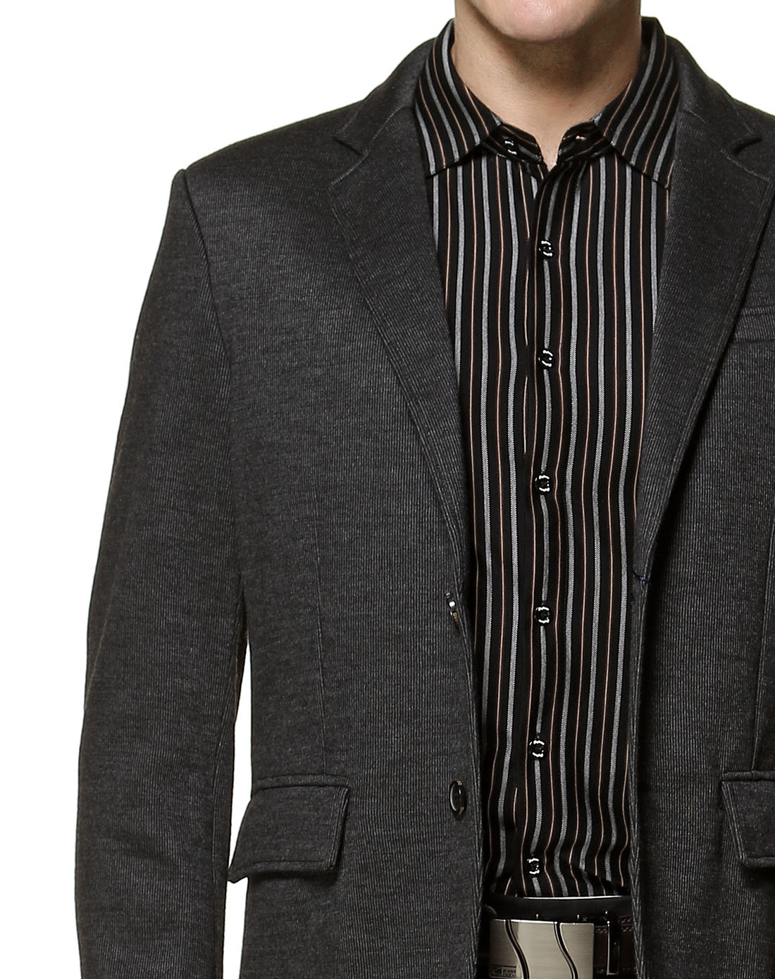 深灰色稳重翻领长袖休闲西服