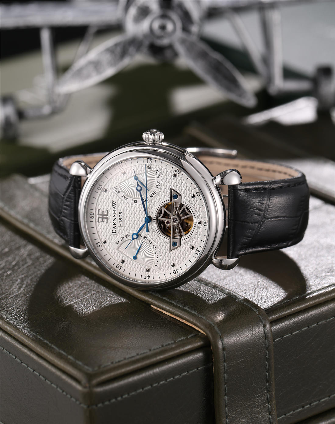 thomas earnshaw 万年历系列镂空机芯机械男表