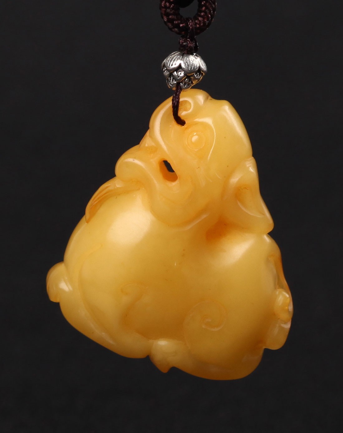 收藏版天然琥珀老蜜蜡麒麟辟邪磨砂吊坠