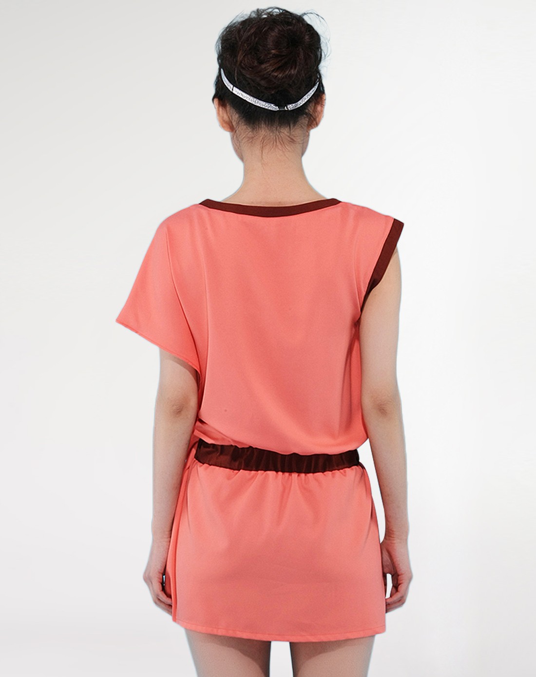 深粉橘色个性修身不规则袖连衣裙