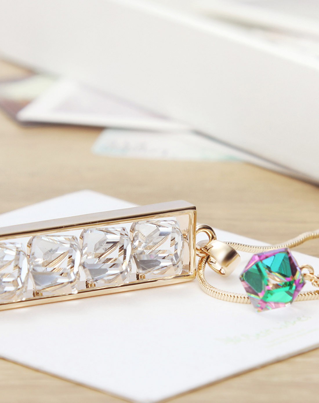 长方形造型简约大气复古水晶毛衣链-白色