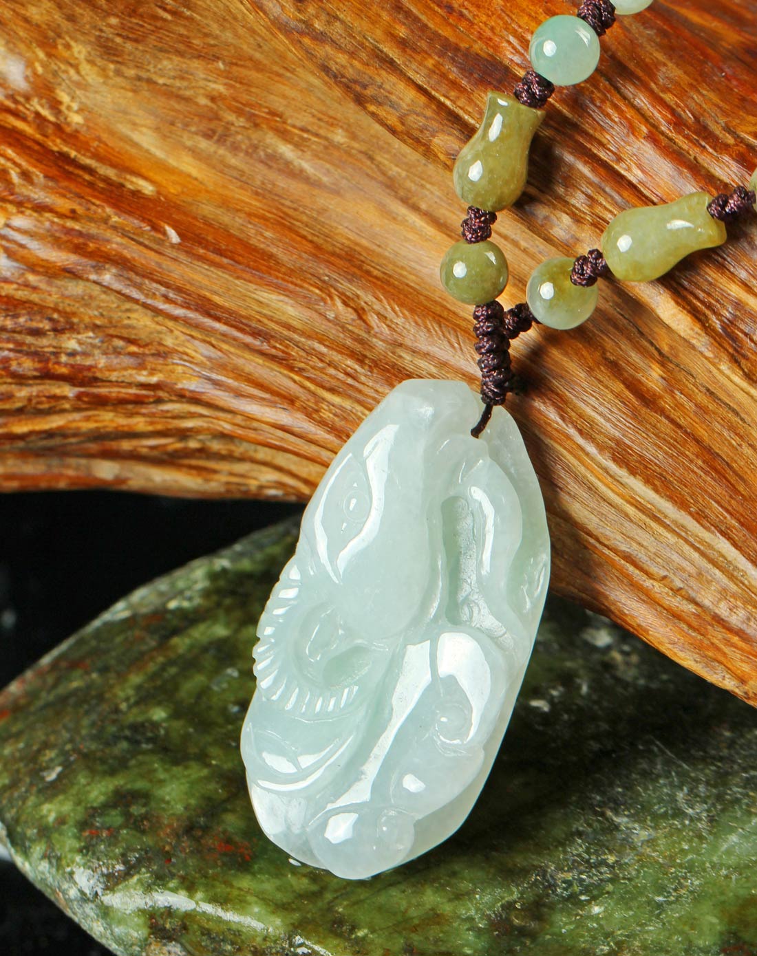 中性a货翡翠玉小牛吊坠附证书