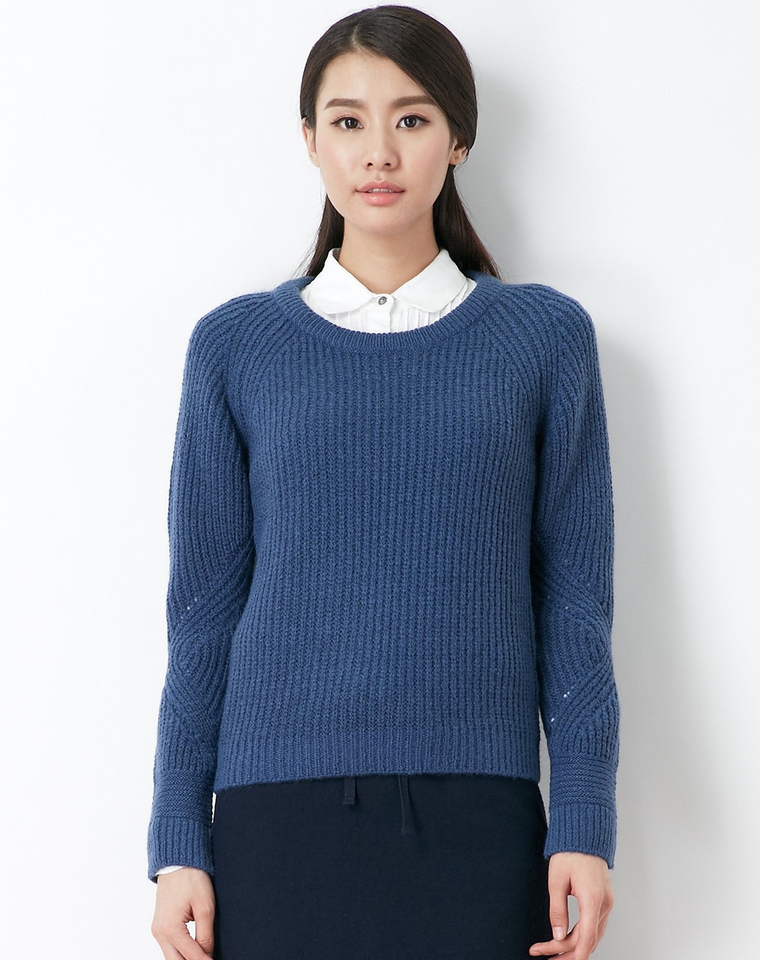 修身圆领针织毛衣