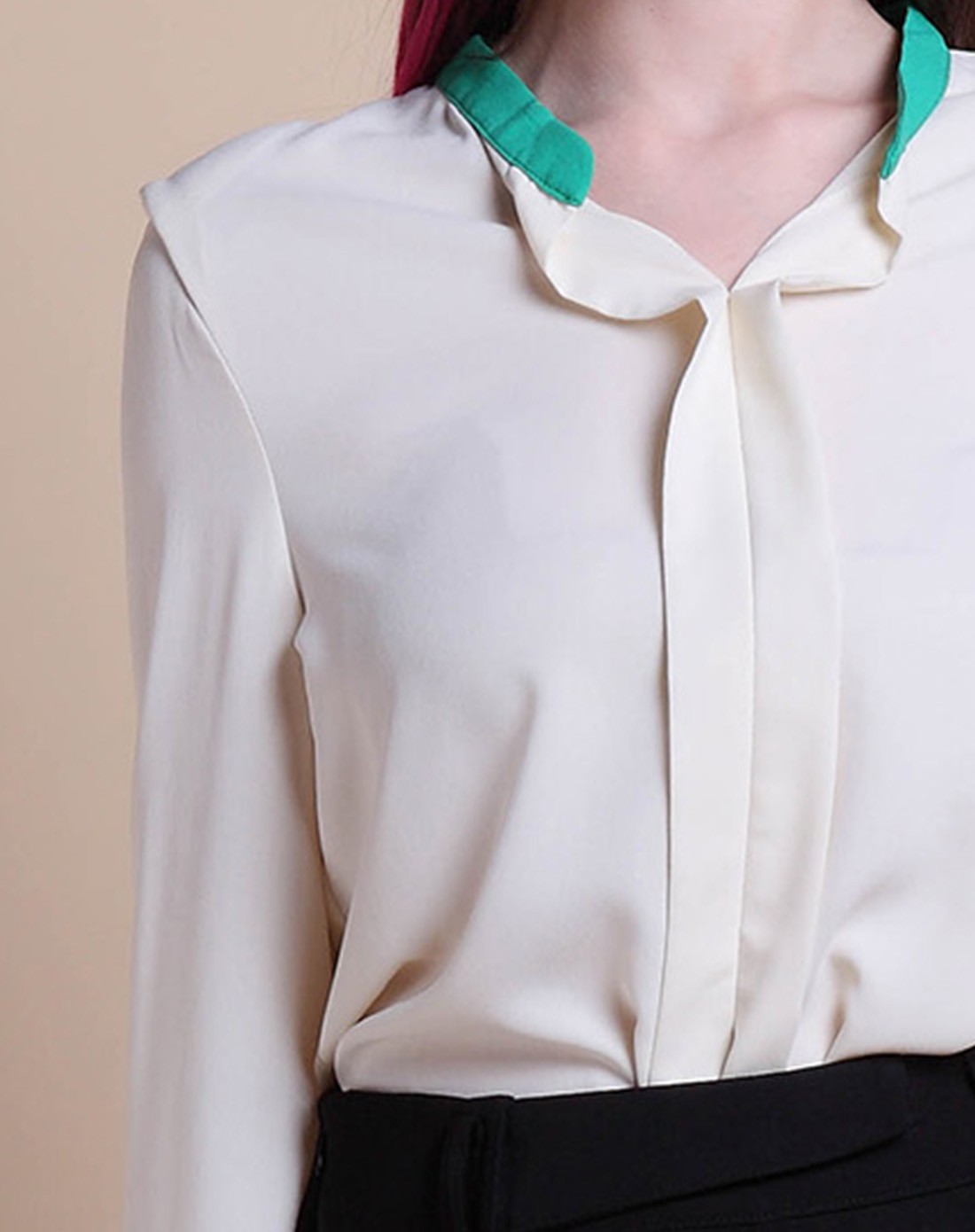 长袖女式浅米色衬衫