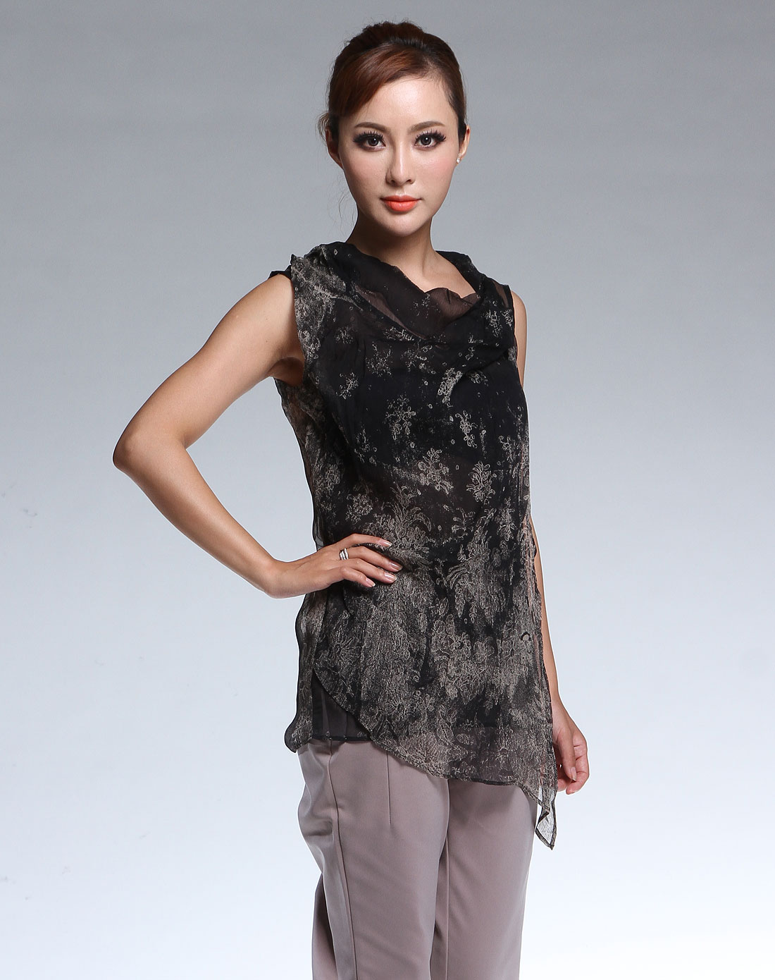 女款轻盈飘逸精美印花舒雅无袖真丝上衣黑/灰色816402112_唯品会