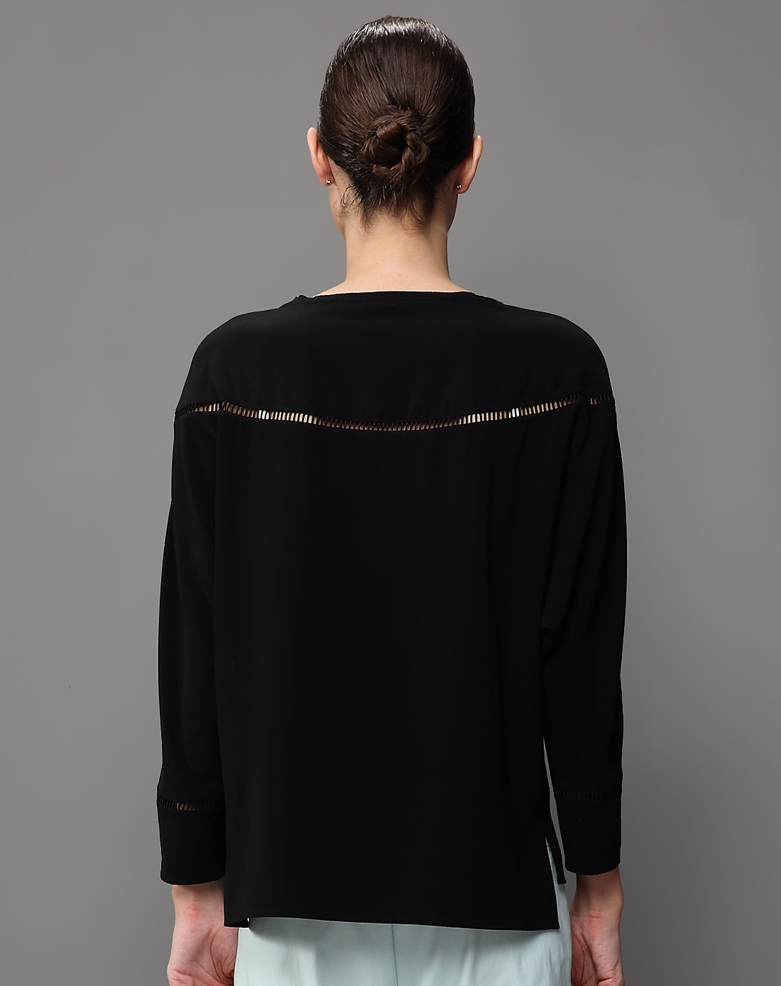 黑色圆领素雅蝙蝠袖上衣