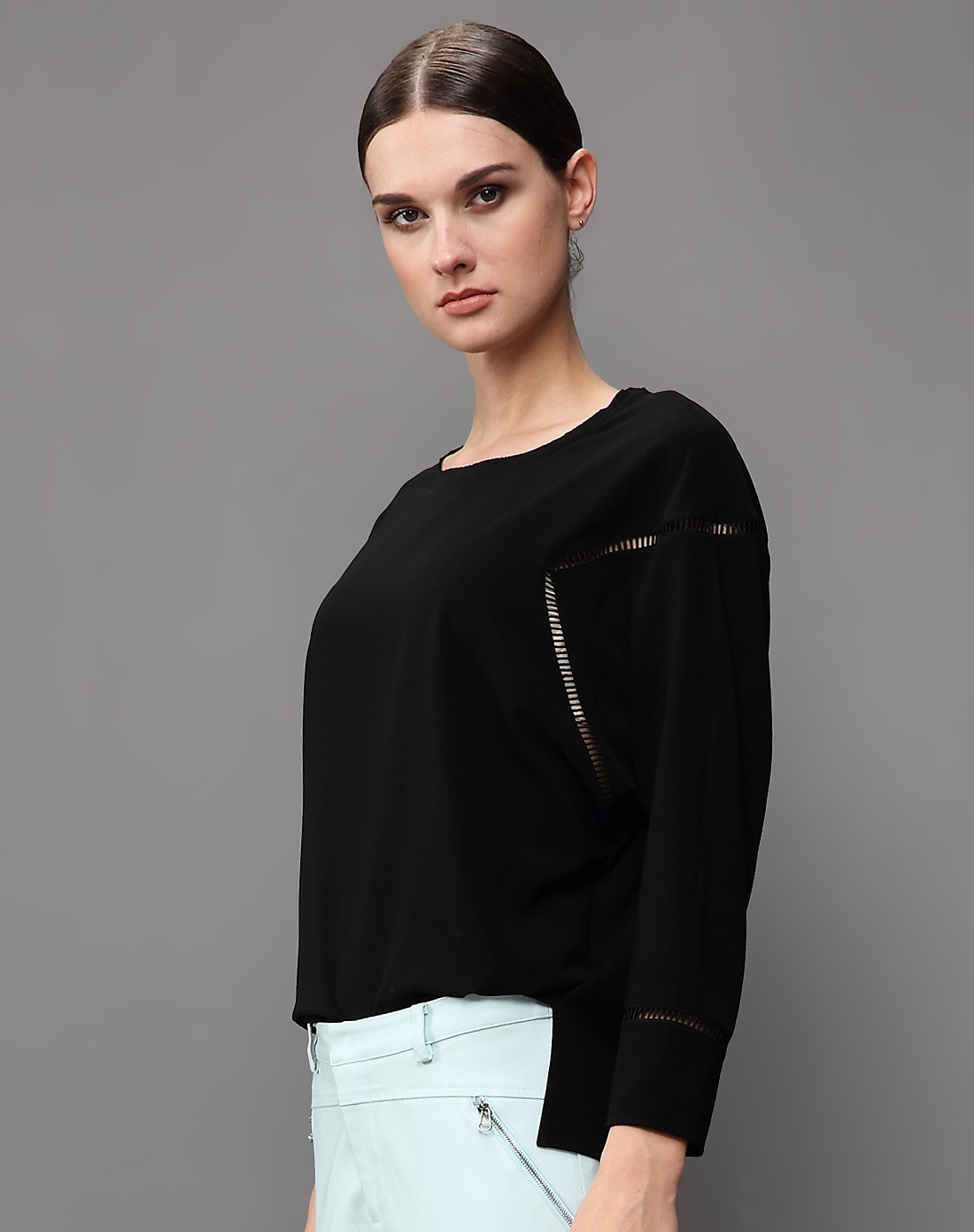 黑色圆领素雅蝙蝠袖上衣