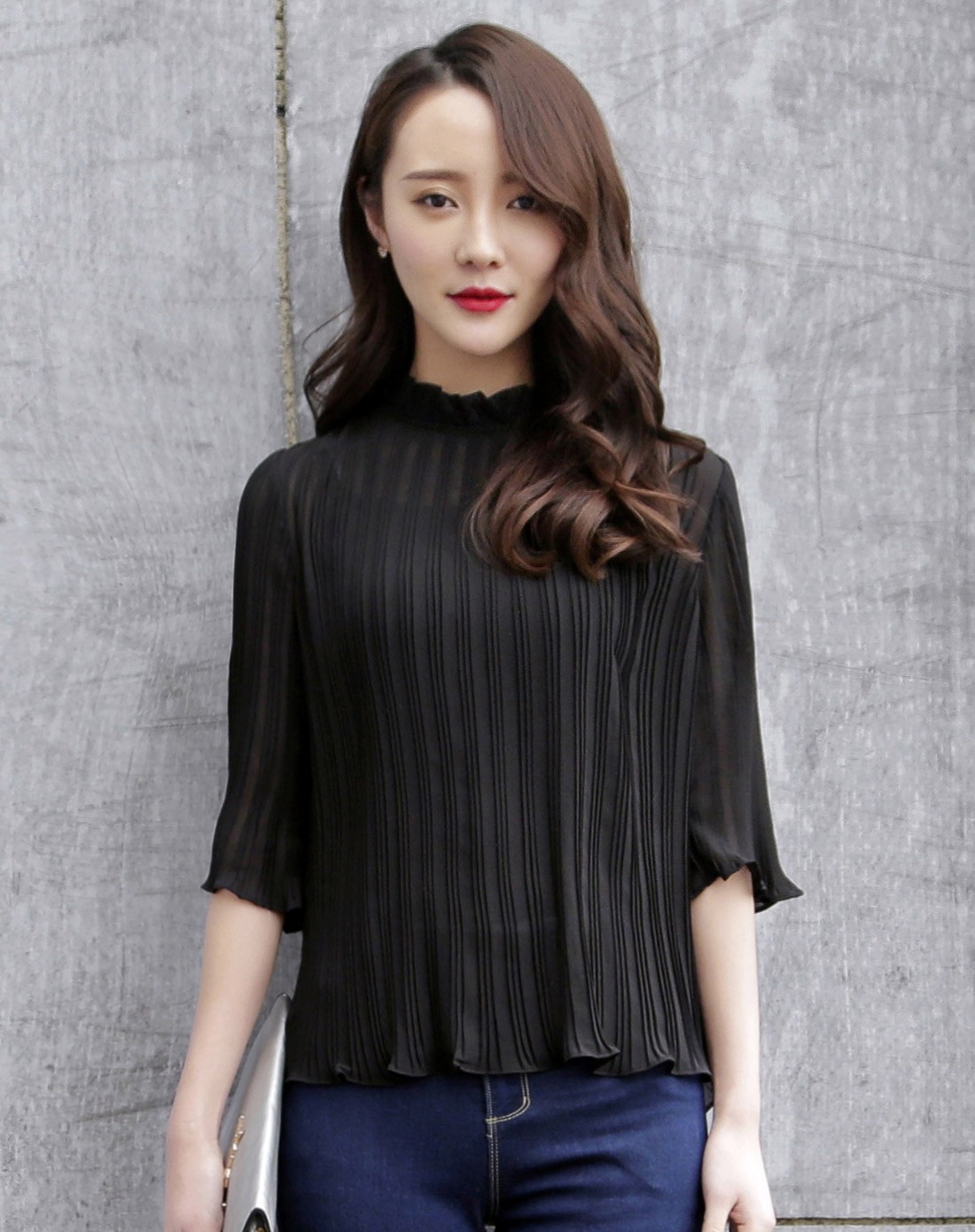 黑色时尚百褶中袖上衣