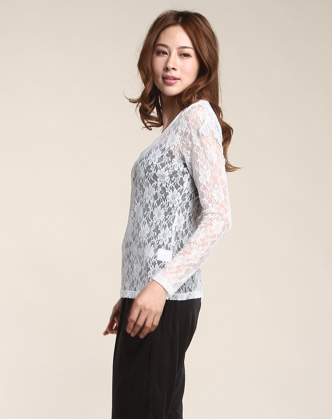 白色蕾丝薄款长袖打底衫
