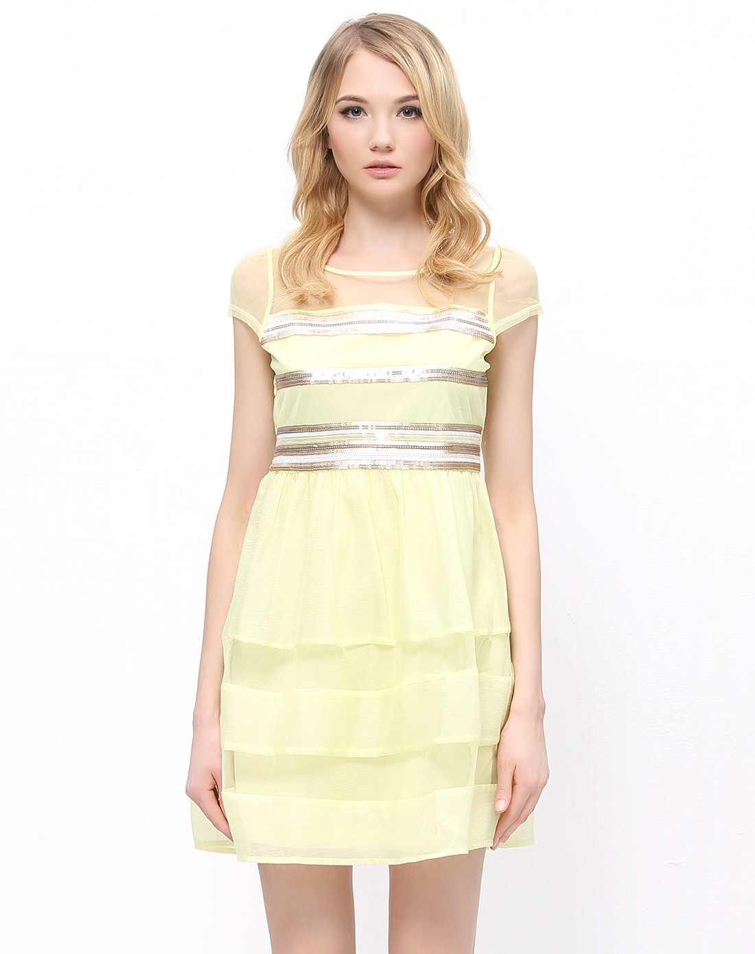 鹅黄短袖连衣裙