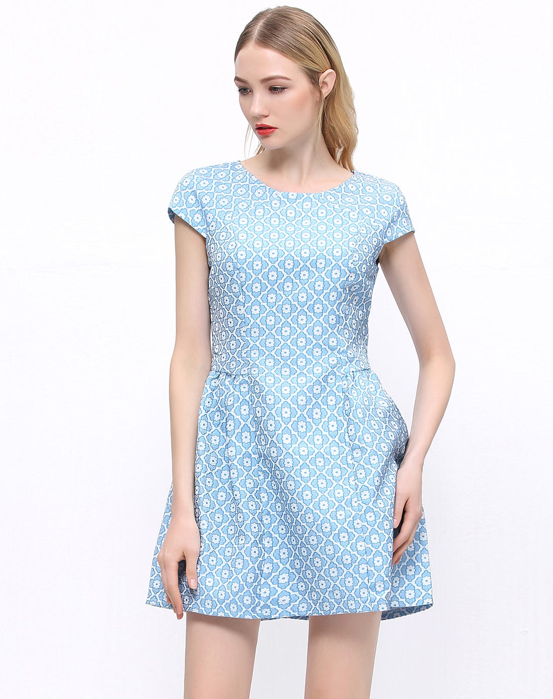 天青蓝短袖连衣裙
