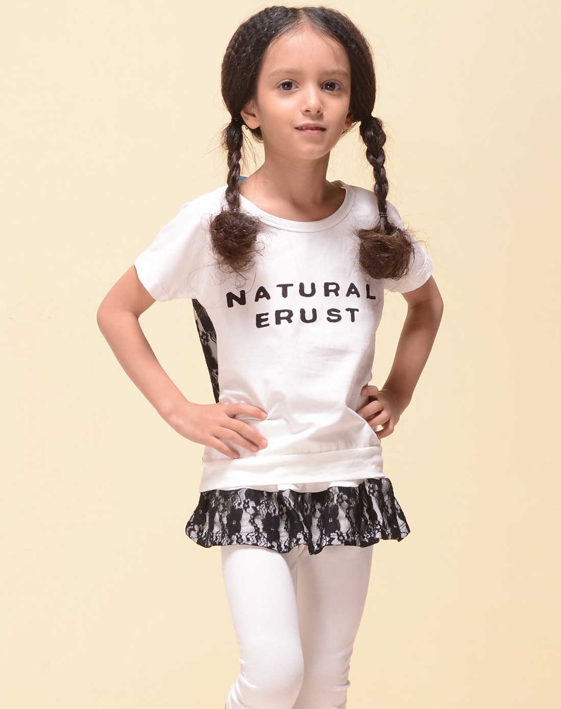 女童白色瘦腿七分裤蕾丝下摆短袖连身裙套装