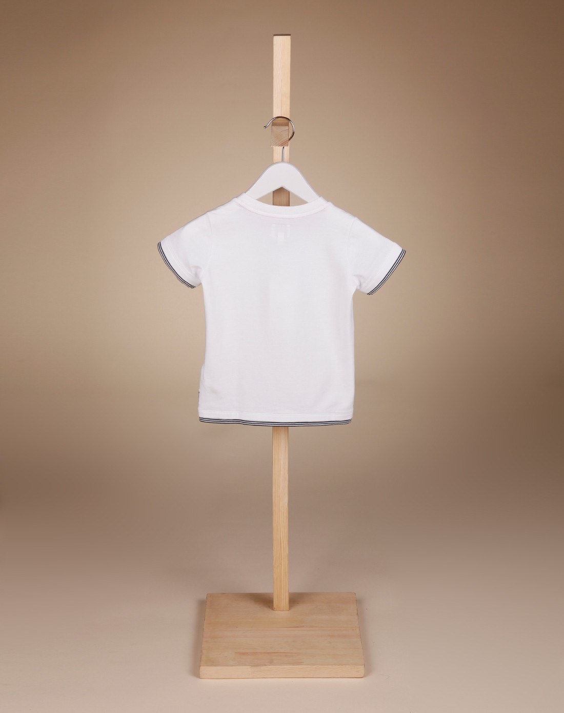 男童白色短袖圆领衫