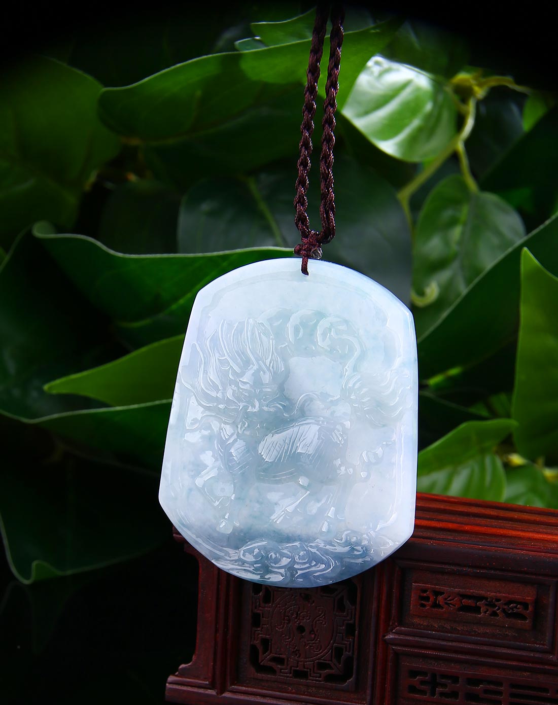 天然翡翠a货冰种紫气东来麒麟玉牌(国家权威认证)