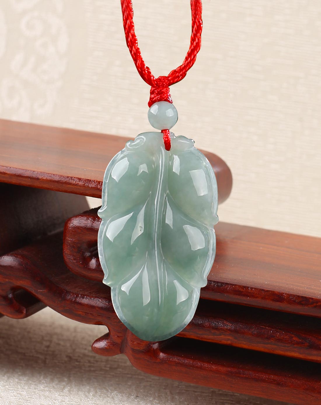 天然翡翠a货枫叶吊坠(国家权威认证)