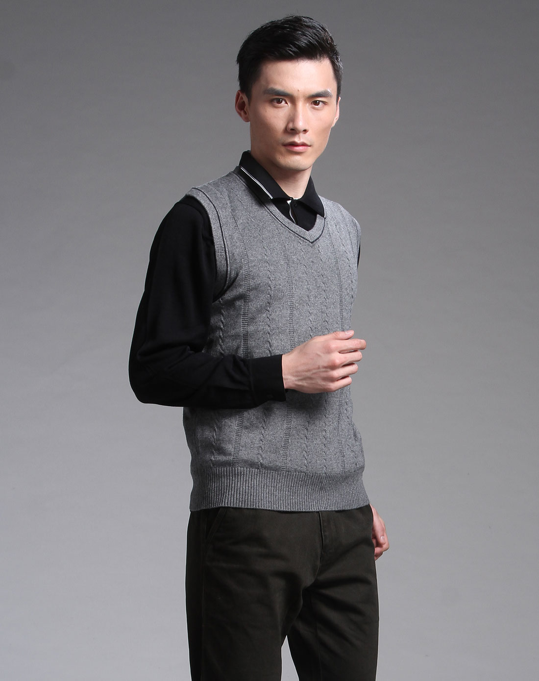 男款灰色简约毛衣背心