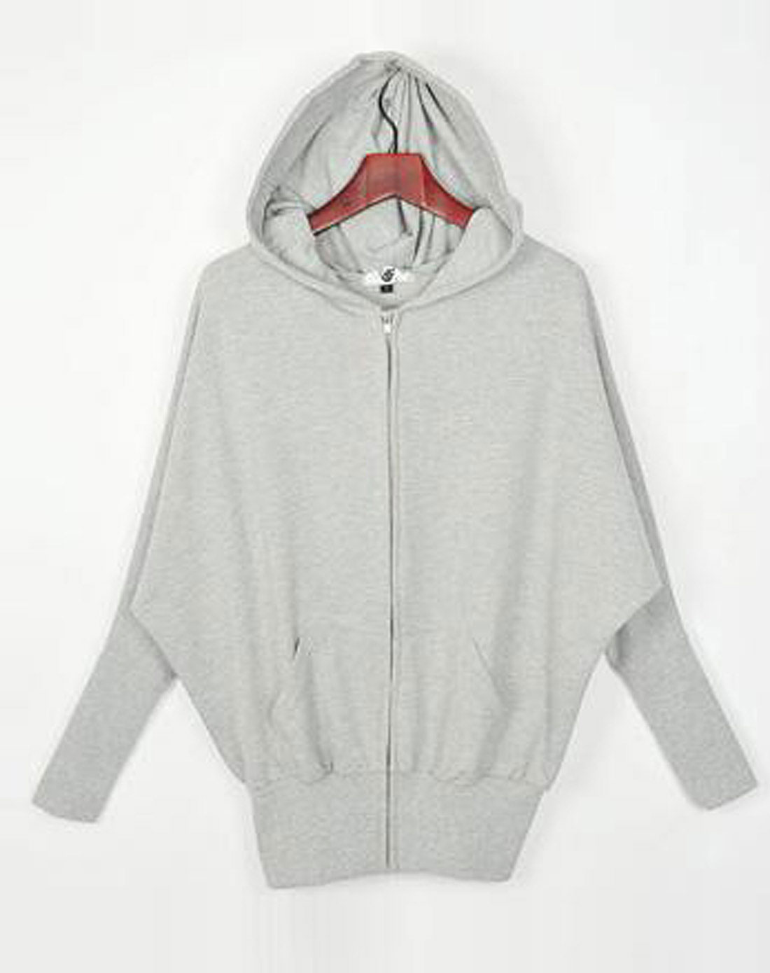 灰色宽松连帽蝙蝠袖卫衣