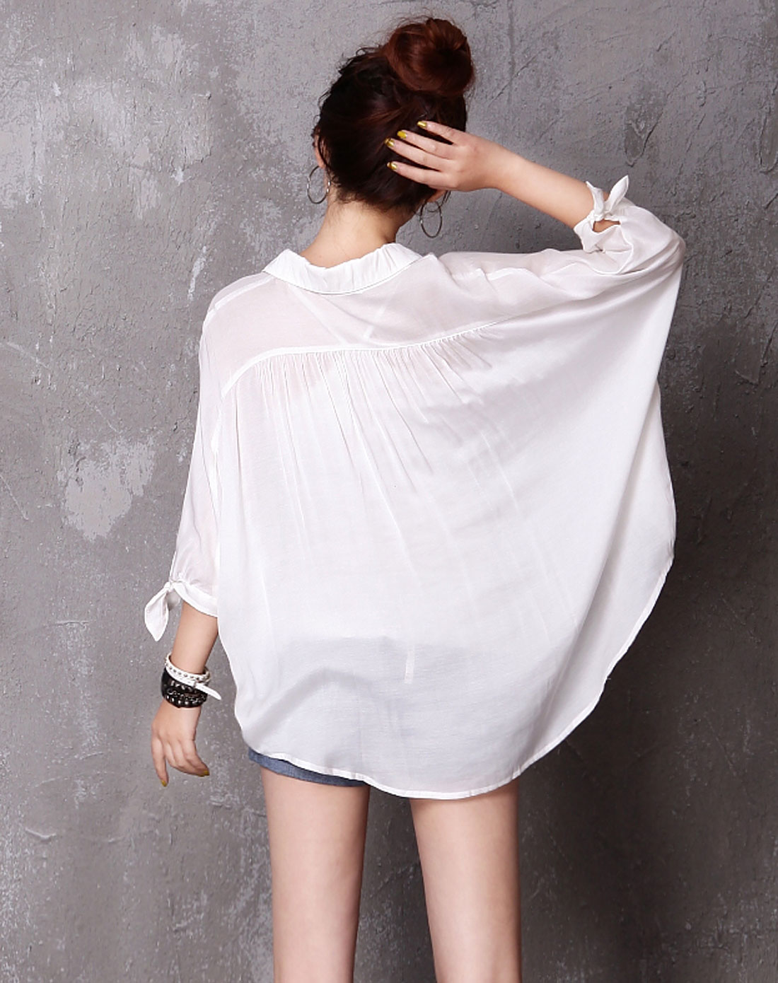 白色七分袖宽松防晒衬衫