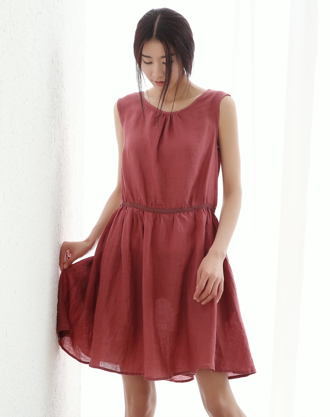 砖红色文艺无袖连衣裙