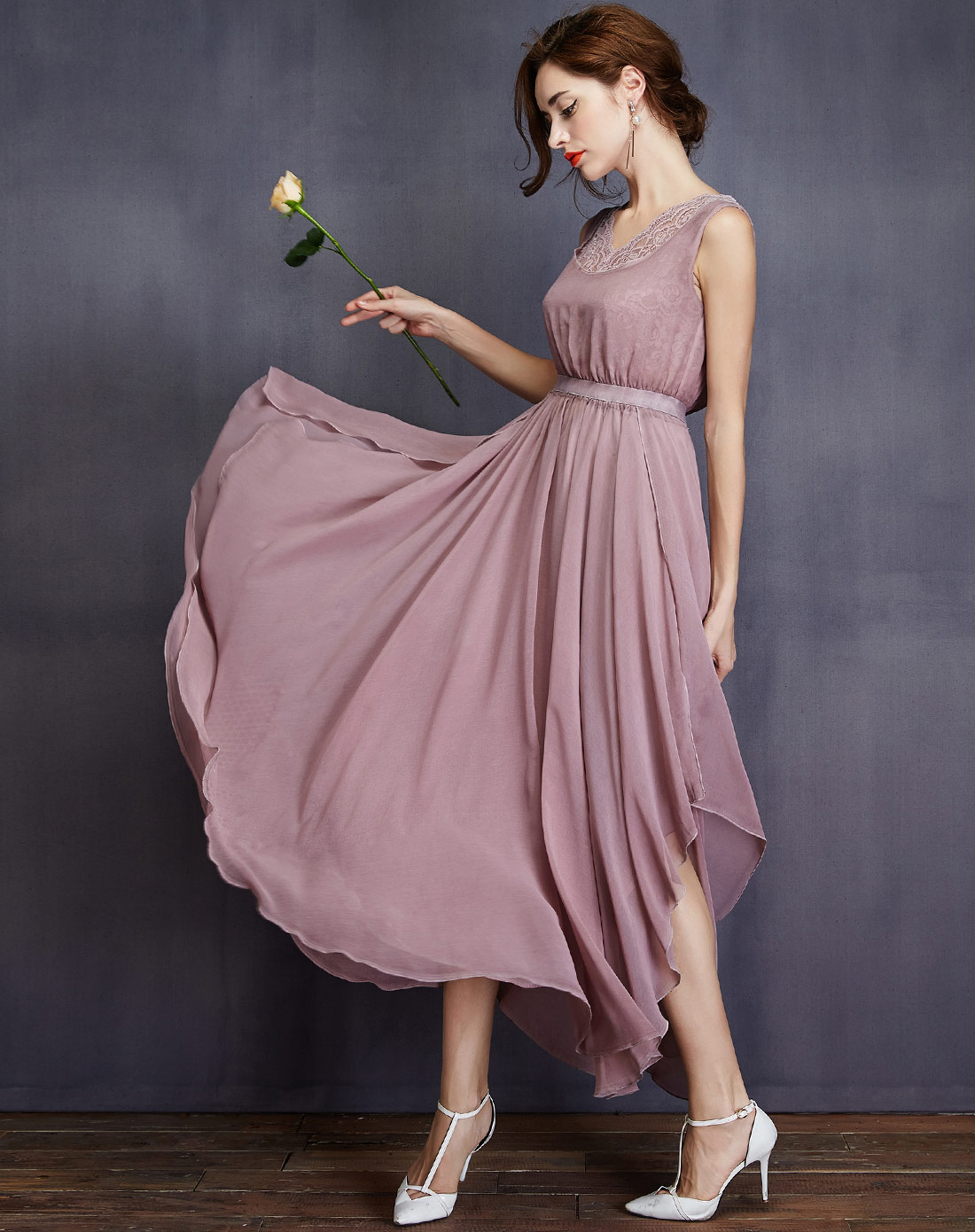 豆沙色女款连衣裙