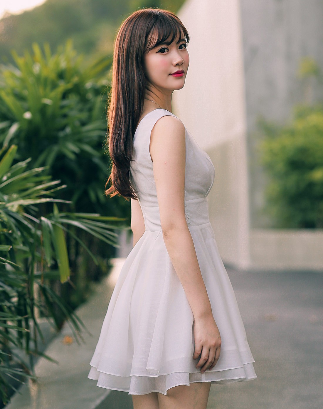 甜美淑女纯白无袖连衣裙