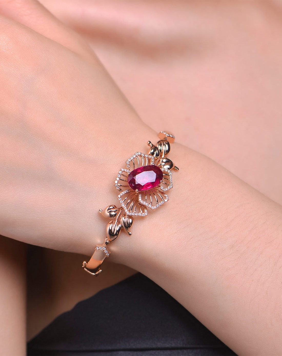 (唯品会首发)18k玫瑰金3.9ct红碧玺手镯