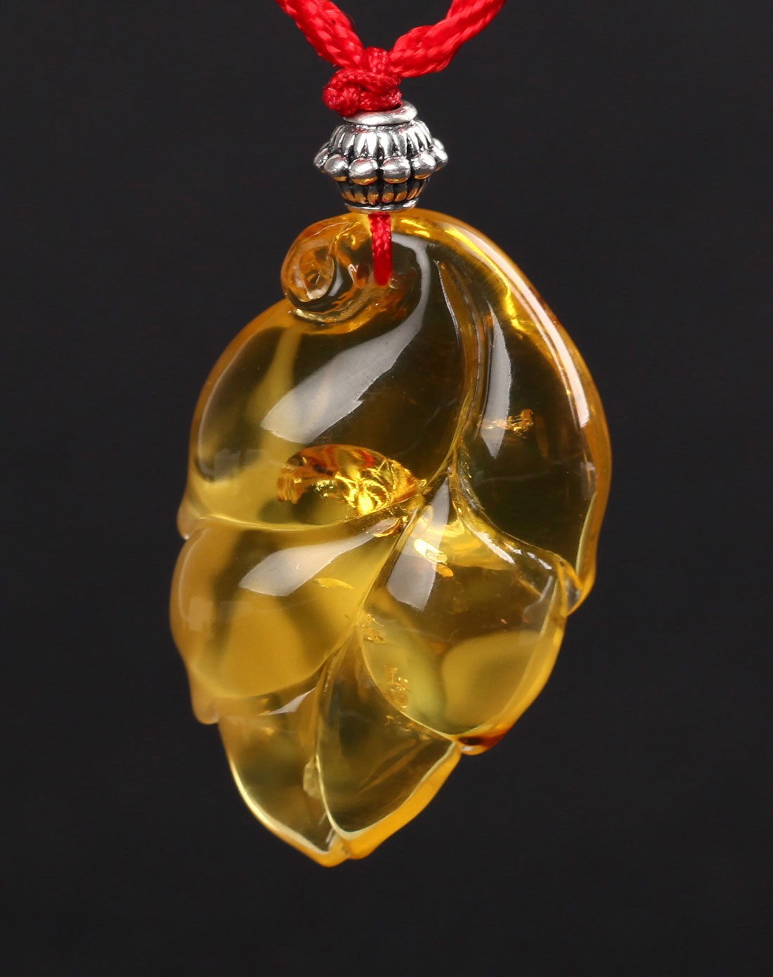 金枝玉叶 大业易成天然琥珀金包蜜吊坠
