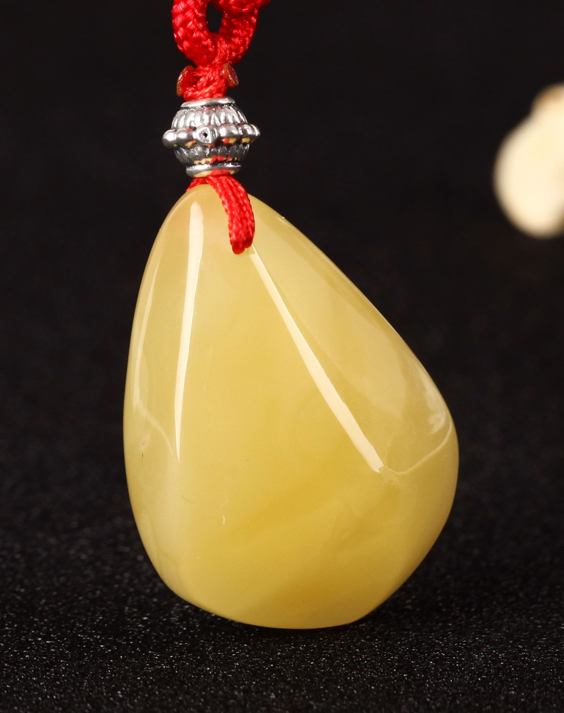 天然琥珀水滴形蜜蜡吊坠