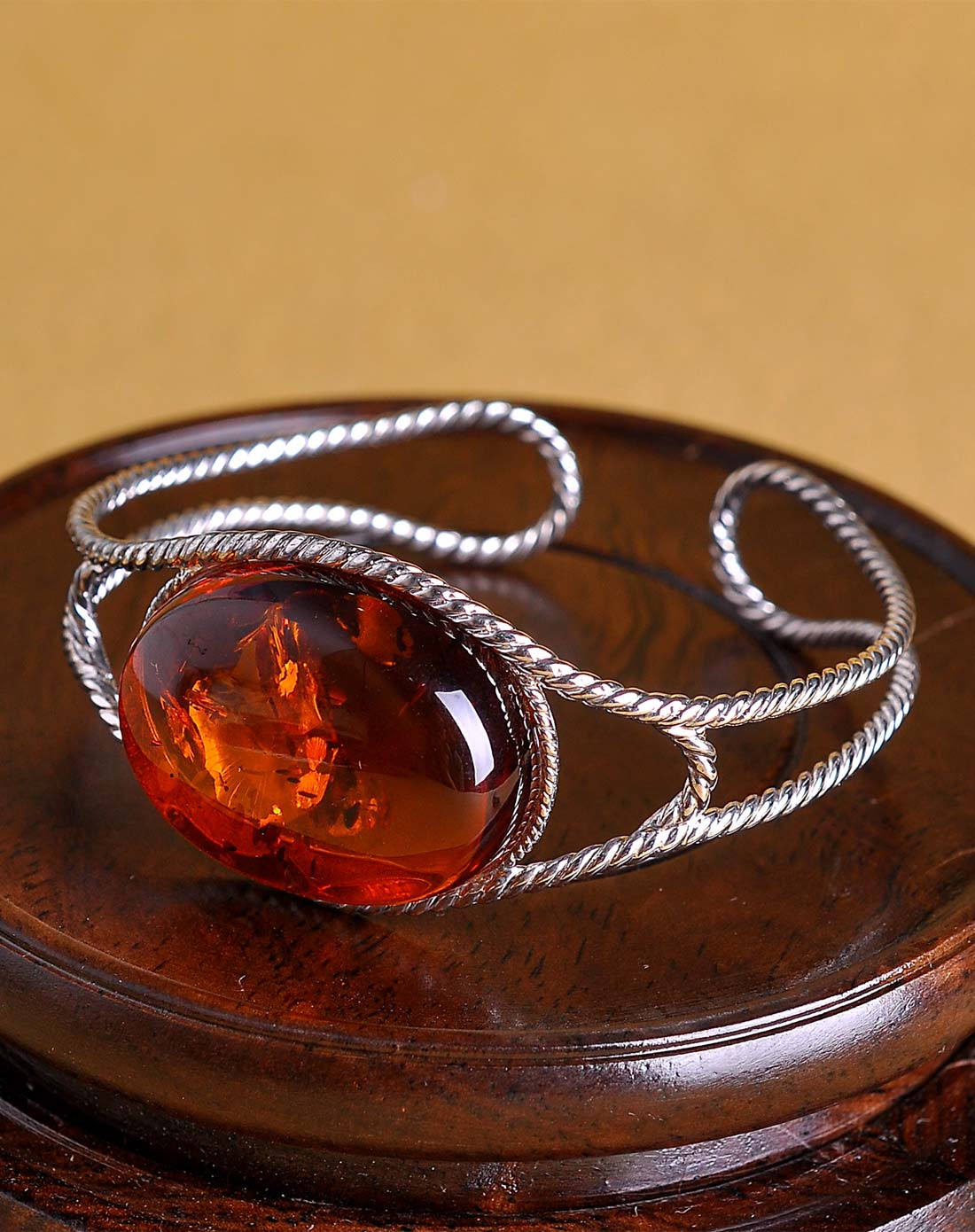 【独家】宫廷风高贵血珀手镯附证书