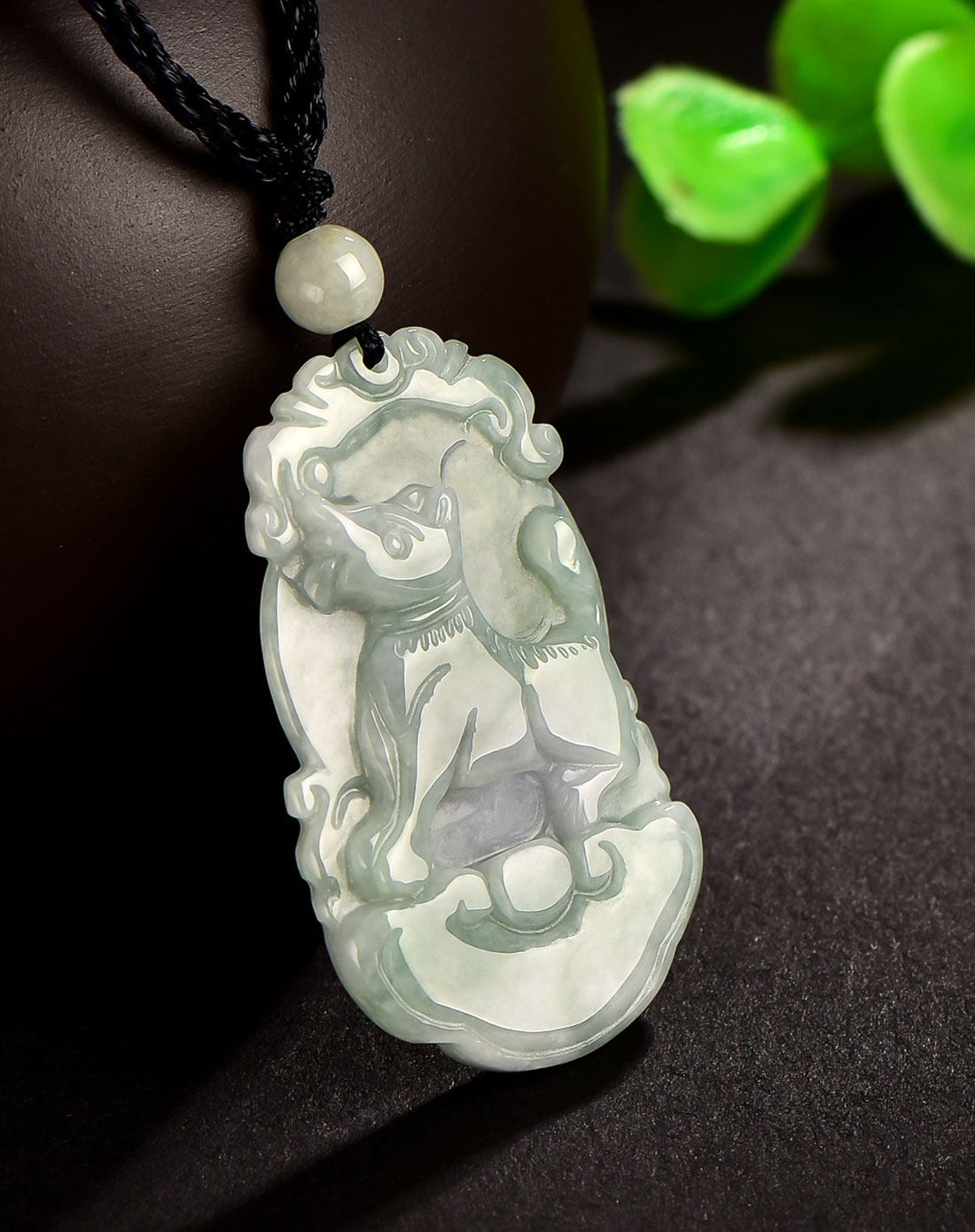 生肖狗天然翡翠吊坠