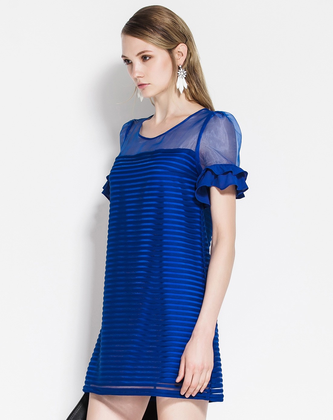 女款蓝色欧根纱露肩连衣裙