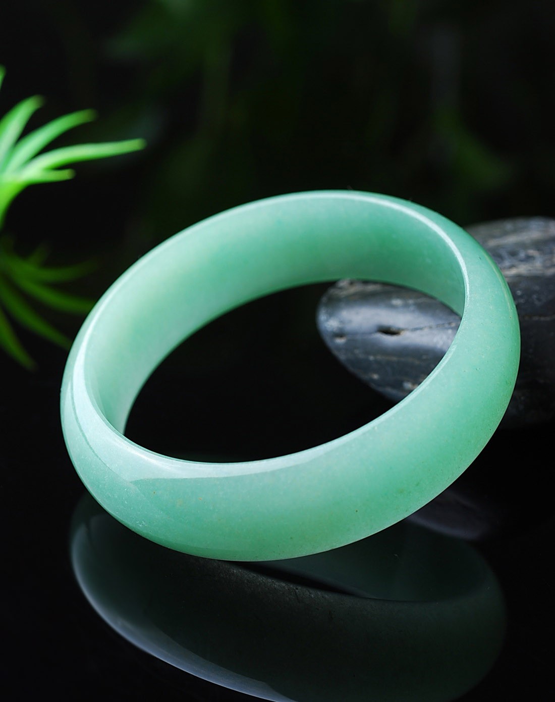 天然东陵玉手镯(附证书)