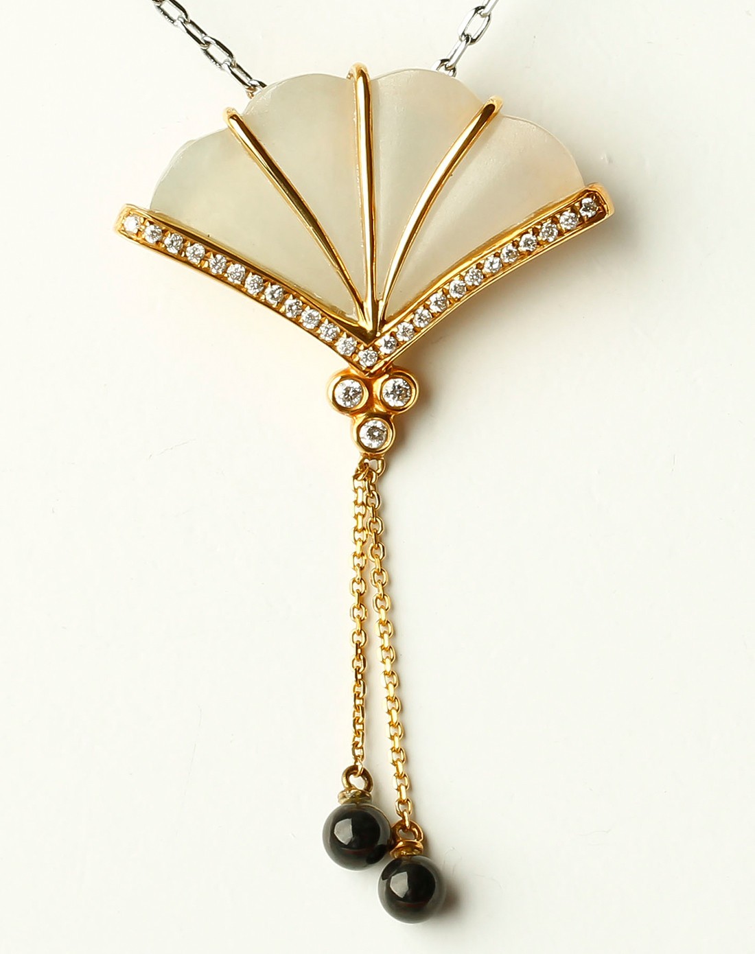 天然翡翠18k金镶嵌扇形吊坠