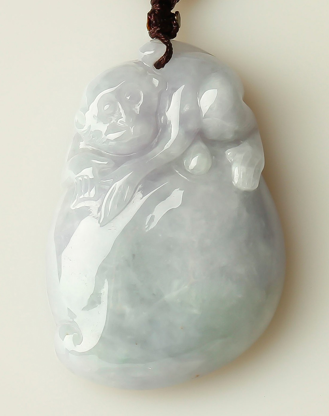 天然翡翠灵猴献寿吊坠