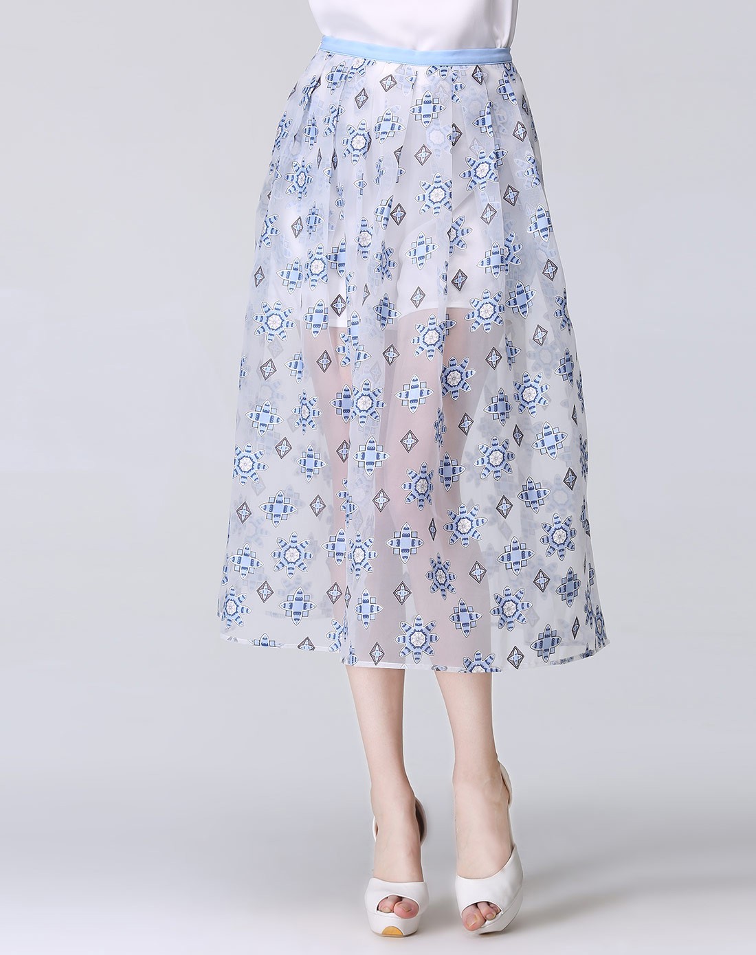 白底花色时尚大方欧根纱印花大摆长裙