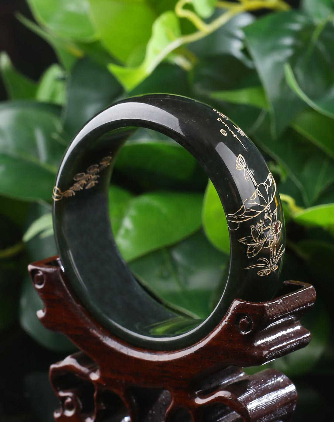 和田墨碧玉精雕花手镯(国家权威认证)