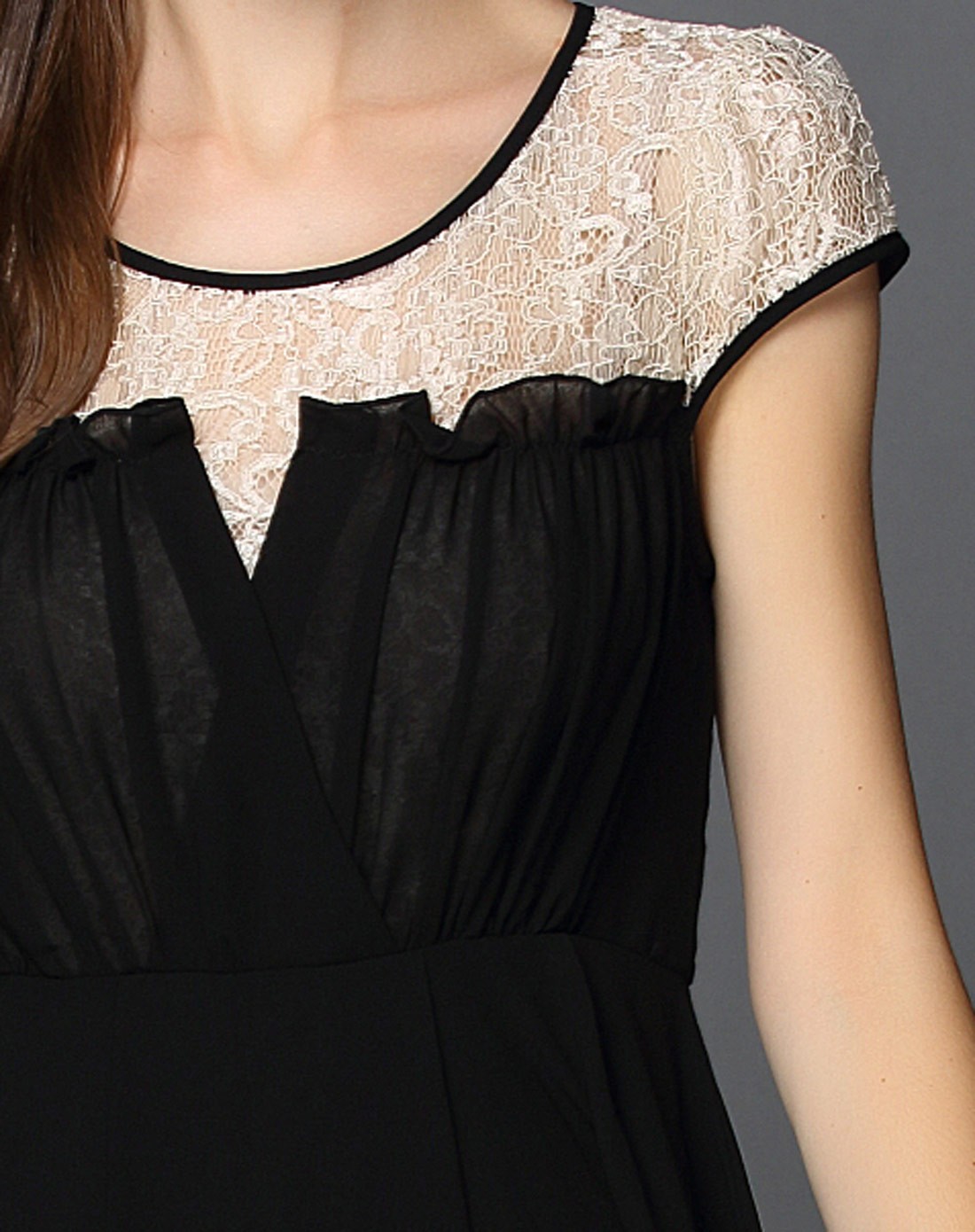 黑色修身无袖条纹时尚气质欧根纱露肩连衣裙